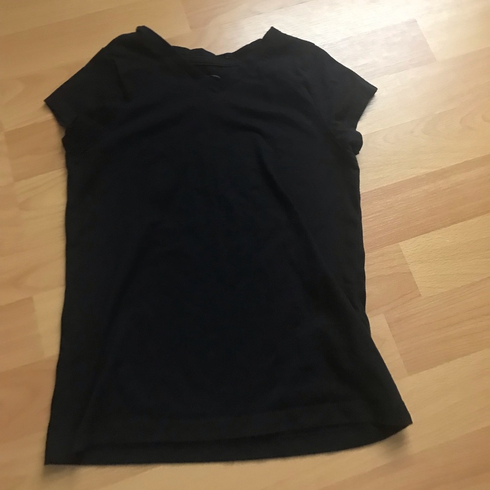Girls v neck tee